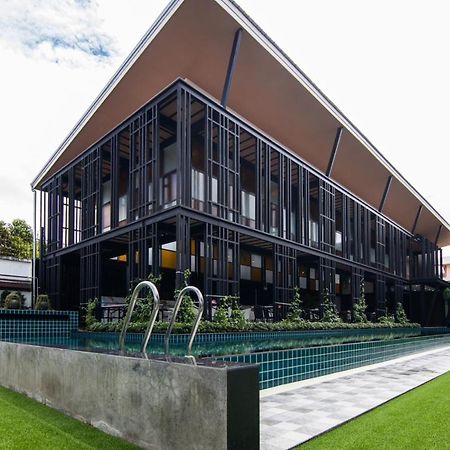 Blue Lagoon Hotel Chiang Rai Buitenkant foto