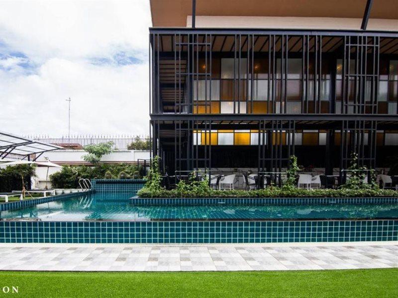 Blue Lagoon Hotel Chiang Rai Buitenkant foto